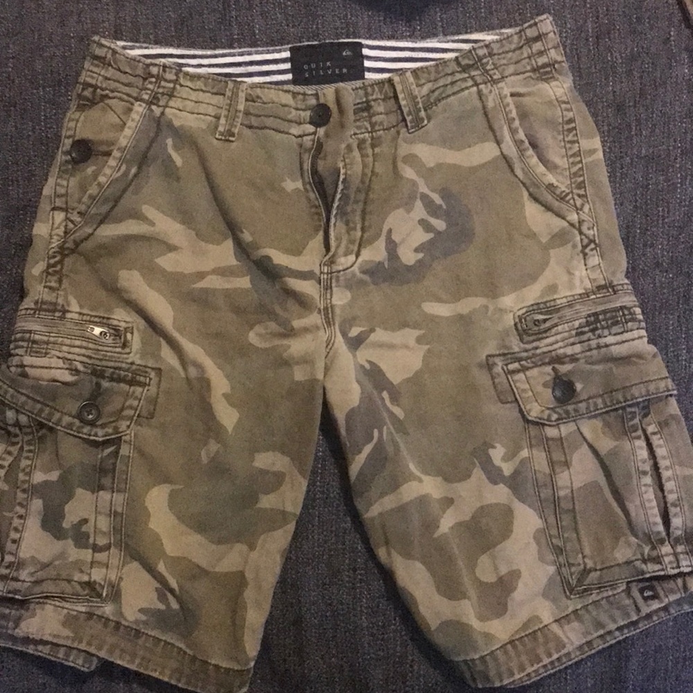 Quicksilver camp cargo shorts